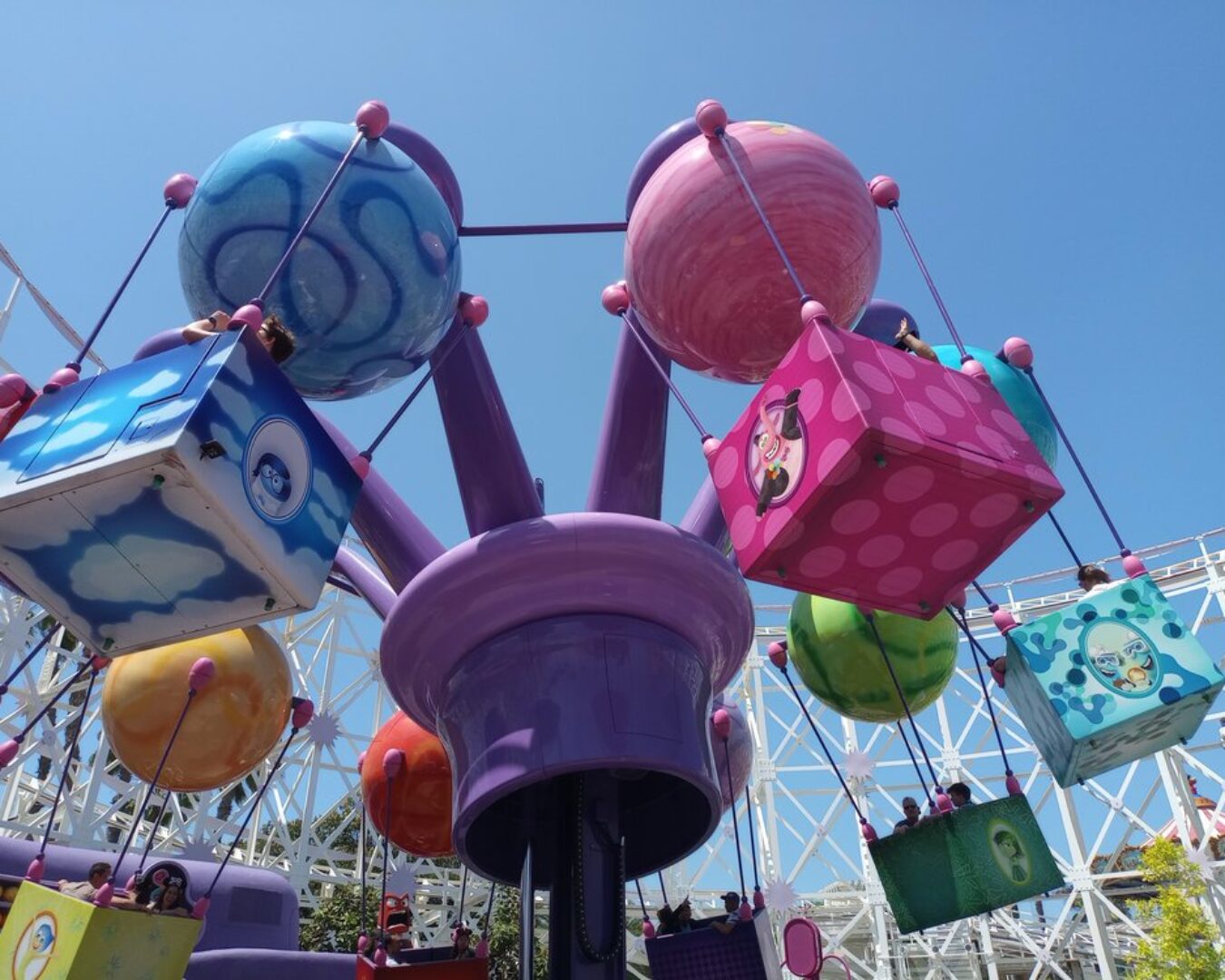 ¿Qué juegos hay para niños en Disneyland California?