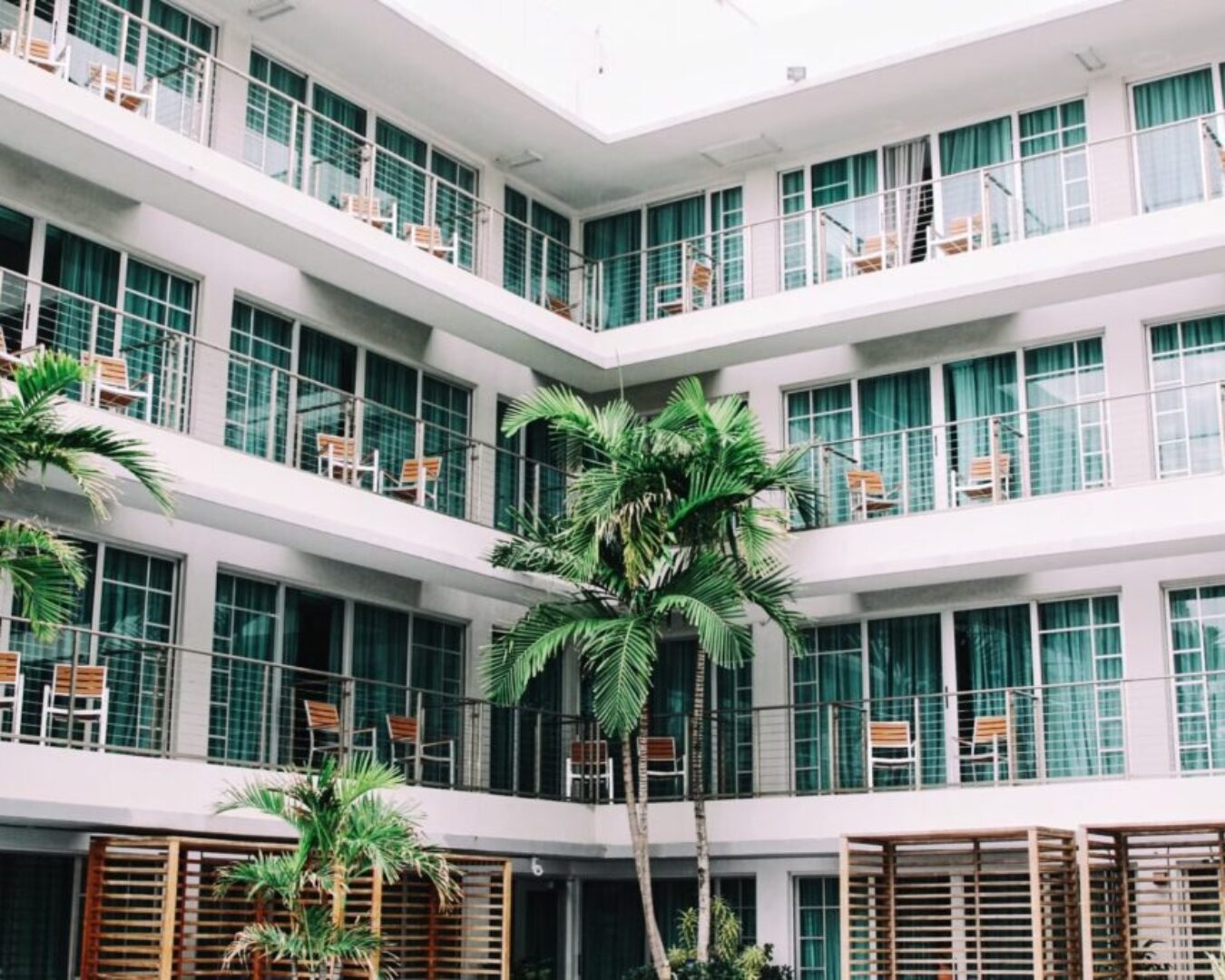 La guía completa de hoteles good neighbor en Disneyland.