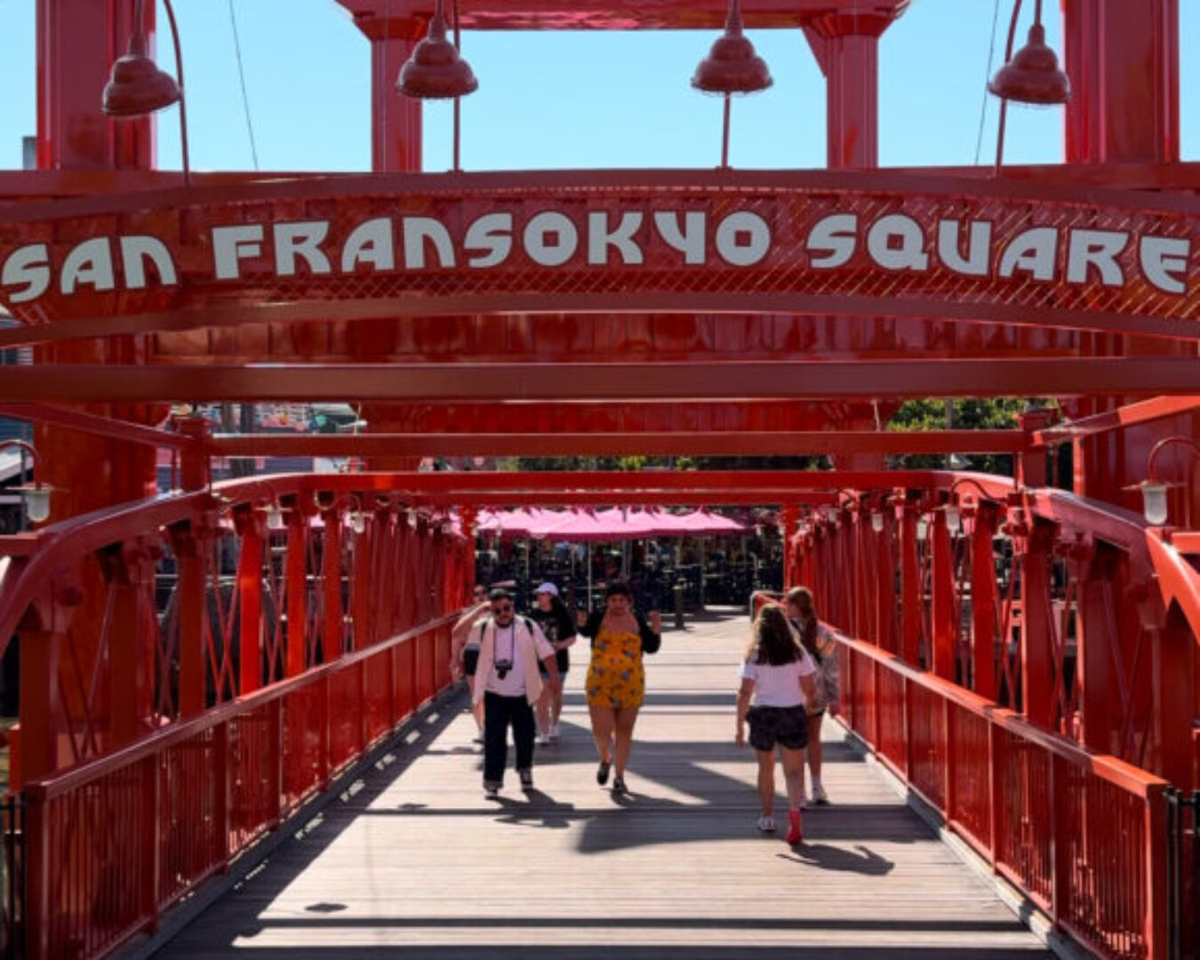 La Guía de Disney California Adventure: San Fransokyo Square