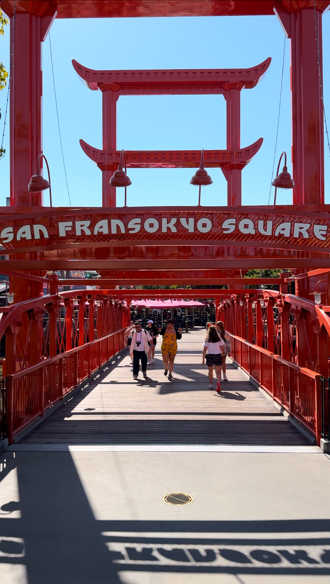 La Guía de Disney California Adventure: San Fransokyo Square