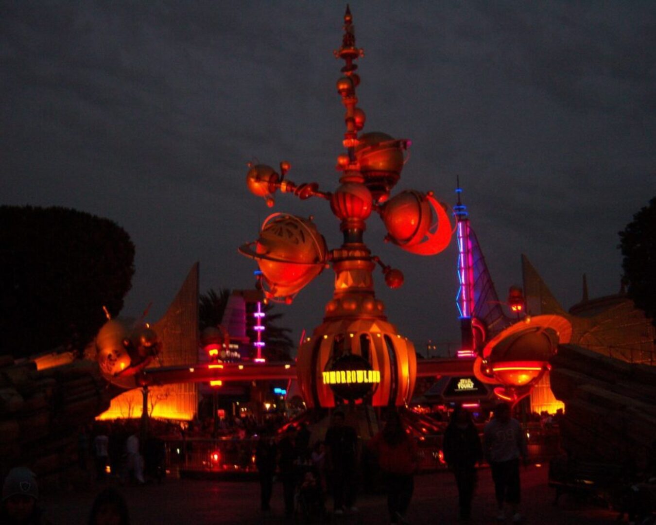 La Guía de Disneyland: Tomorrowland