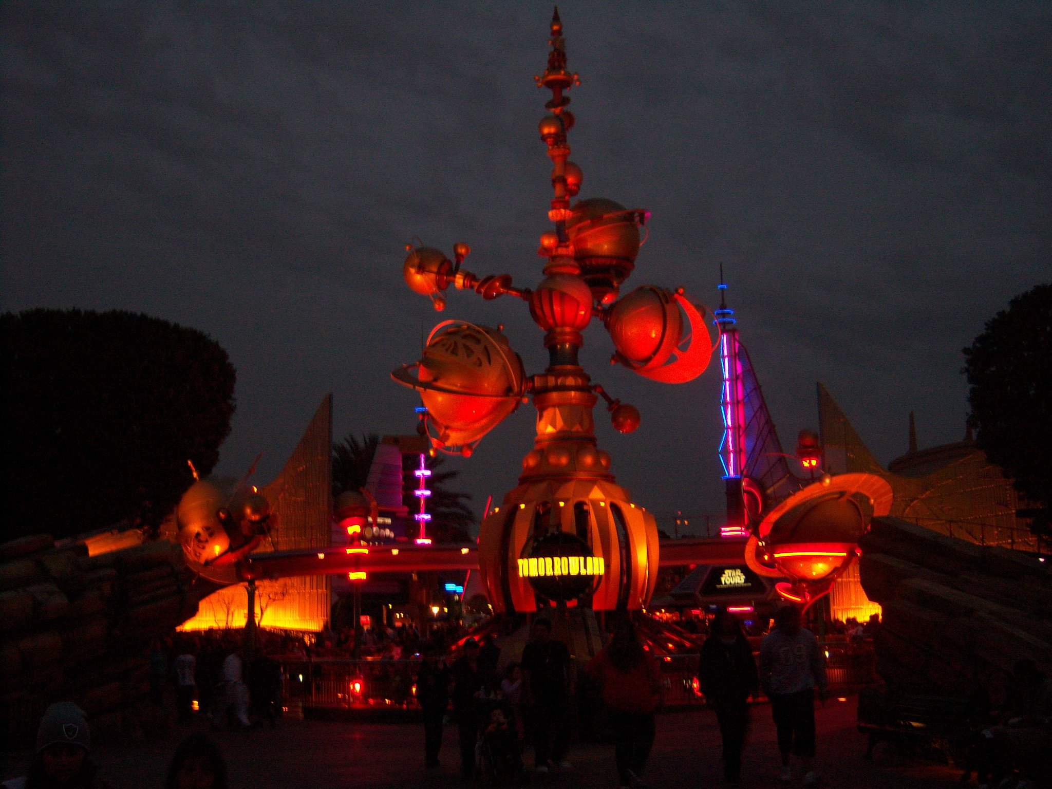 La Guía de Disneyland: Tomorrowland