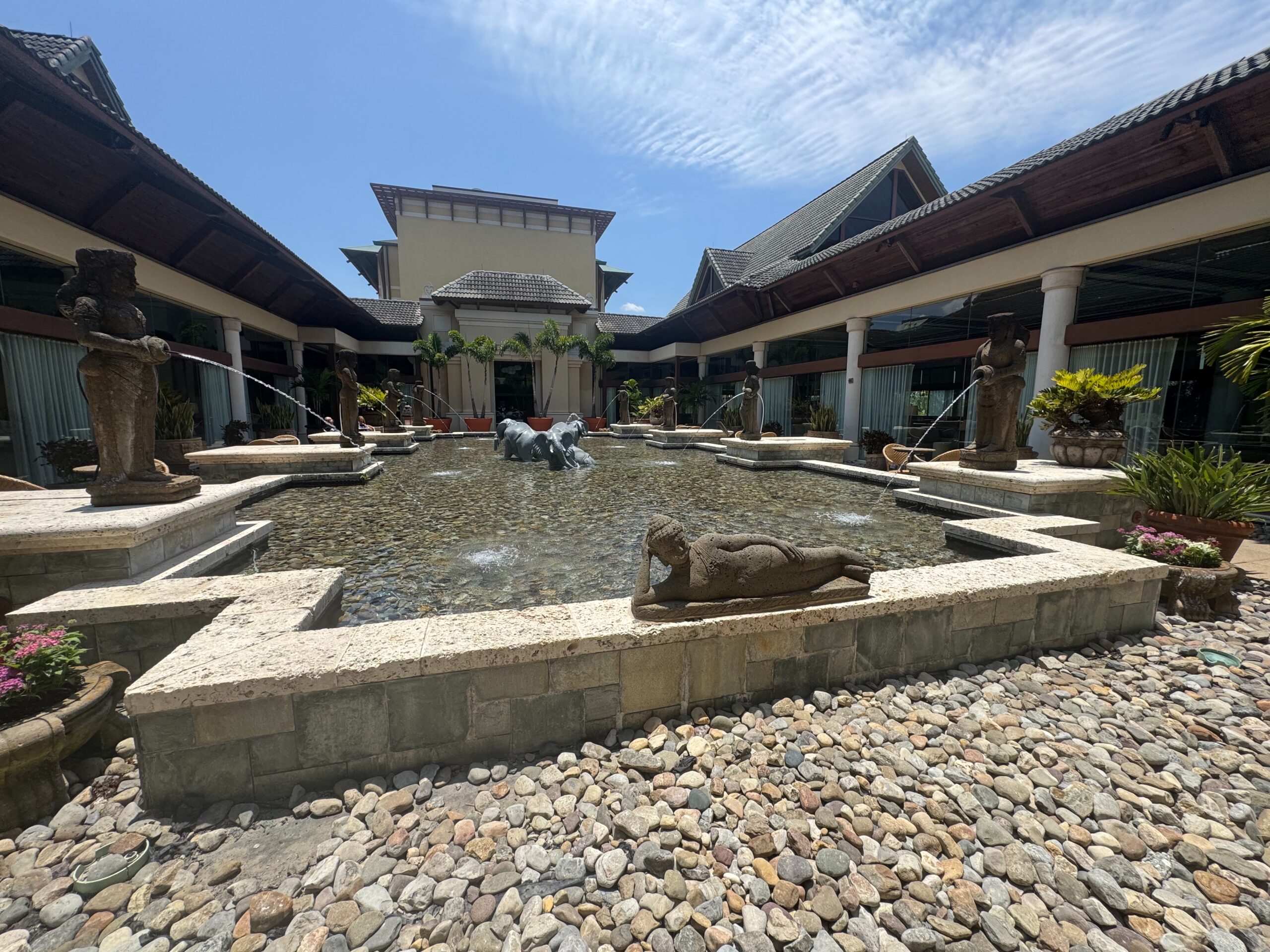 Universal loews royal pacific resort area